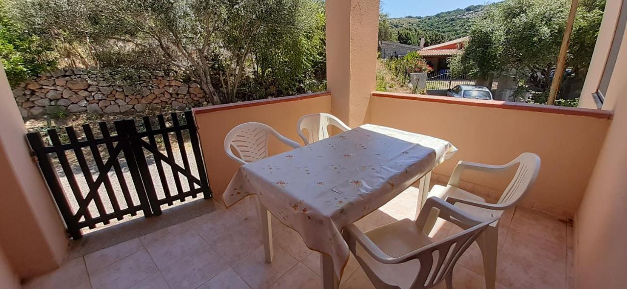 Casa Vacanza Costa Rossa Vista Mare Trinità dʼAgultu Extérieur photo